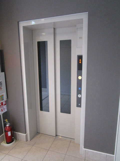 グリシーヌ横浜のロビー|エレベーター付き