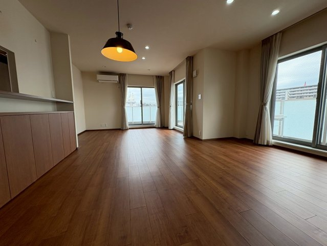 グリシーヌ横浜の居間・リビング