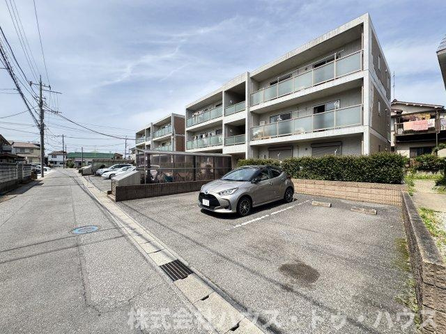 グランド・カオルⅠの駐車場