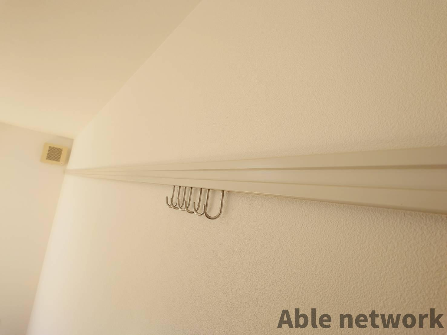 シャーメゾン賀の設備|壁掛けハンガーラック