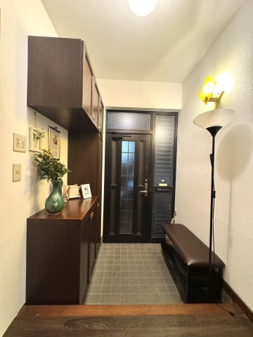 中央区白羽町の玄関|大きなシューズボックスがありすっきり片付く玄関です！