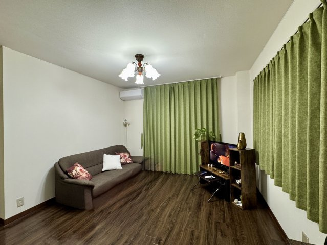 中央区白羽町の居間・リビング|落ち着いてくつろげるリビングです。