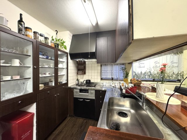 中央区白羽町のキッチン|収納もたっぷり！お料理好きにおすすめのキッチン！腕を振るえますね。