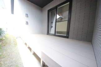 【設備】 | 高島市新旭町1293-13　モデルハウス | ウッドデッキ、屋根付きで洗濯干しにも活躍しそうです