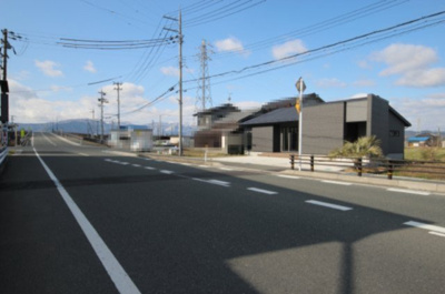 【前面道路含む現地写真】 | 高島市新旭町1293-13　モデルハウス | 2026年3月撮影、前面道路