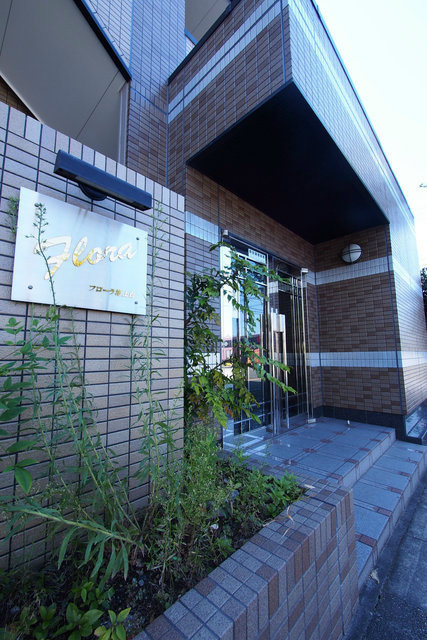 フローラ池上台のエントランス