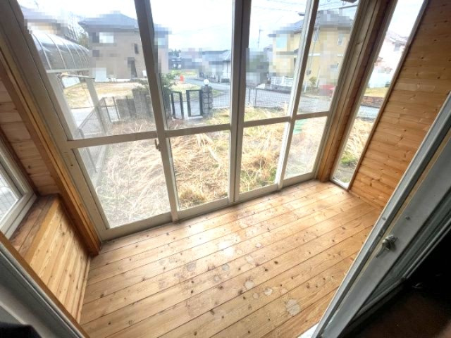 高島市今津町下弘部中古戸建のバルコニー|改装前の写真です。