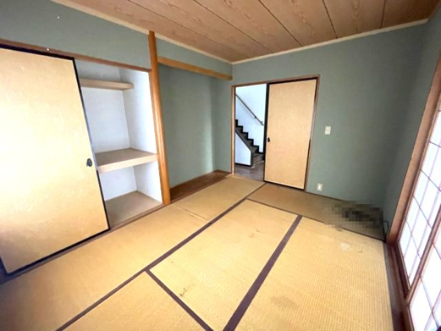 高島市今津町下弘部中古戸建の和室|改装前の写真です。