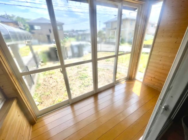 高島市今津町下弘部中古戸建の設備|サンルーム