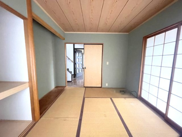 高島市今津町下弘部中古戸建の和室|改装前の写真です。