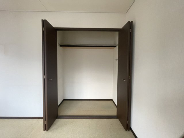 高島市今津町下弘部中古戸建の収納|改装前の写真です。