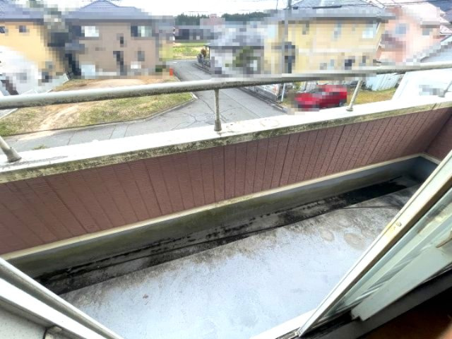 高島市今津町下弘部中古戸建のバルコニー|改装前の写真です。