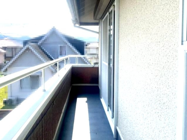 高島市今津町下弘部中古戸建のバルコニー