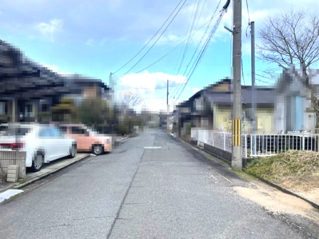 高島市今津町下弘部中古戸建の前面道路含む現地写真