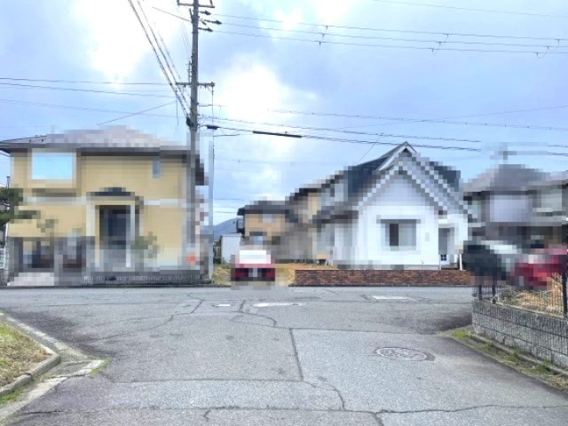 高島市今津町下弘部中古戸建の前面道路含む現地写真