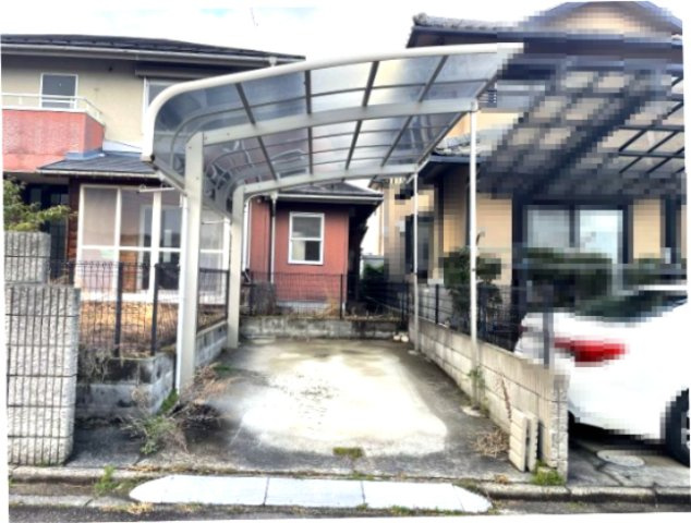 高島市今津町下弘部中古戸建の駐車場