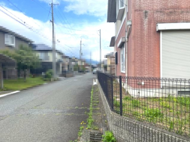 高島市今津町下弘部中古戸建の前面道路含む現地写真