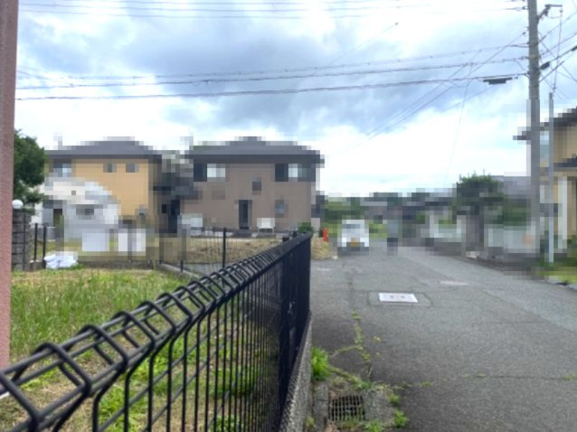 高島市今津町下弘部中古戸建の前面道路含む現地写真