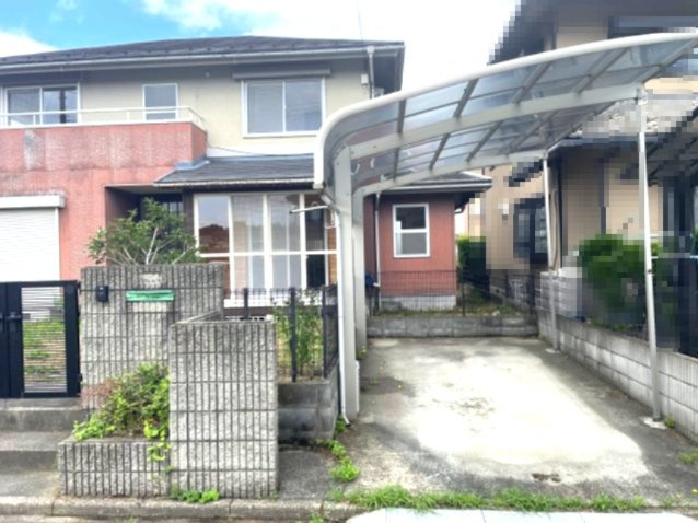 高島市今津町下弘部中古戸建の駐車場