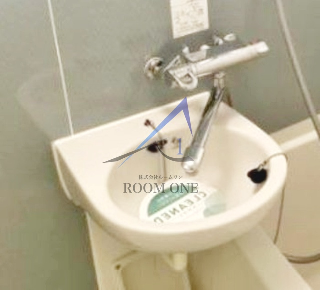 ルーブル中野坂上弐番館の洗面所|洗面台です。