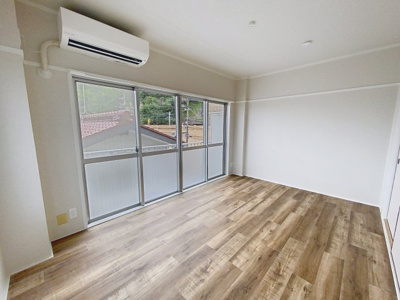 【玄関】 | サンハイツ久地 | ※同物件、別のお部屋の写真です。