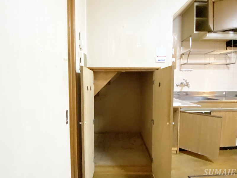 東尾久5丁目戸建て10の収納|階段下収納です☆