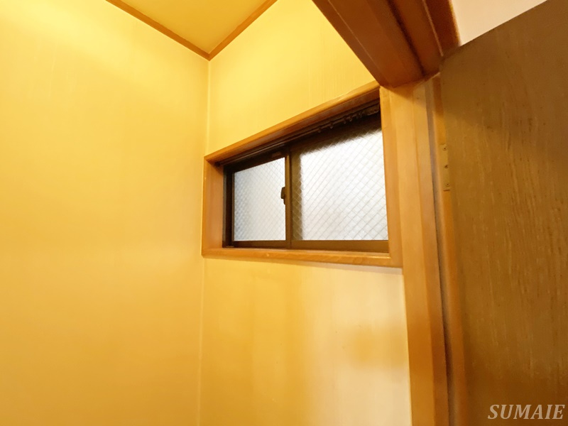 東尾久5丁目戸建て10の内装|トイレに窓有☆