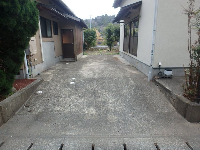 K0187R　河津町沢田倉庫付貸家の外観