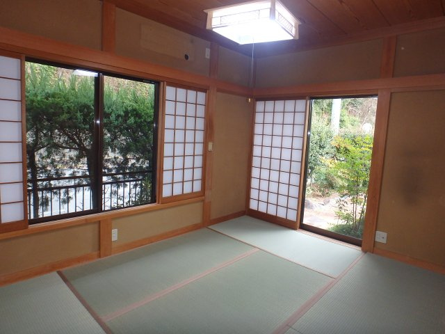 河津町沢田倉庫付貸家の和室