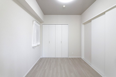 【子供部屋】 | イトーピア長堀橋シエル・クレール | 洋室　約６．０帖はLDとつなげて広々とご使用いただく事が可能です♪