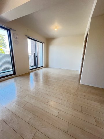甲子園三番町ハイツの居間・リビング