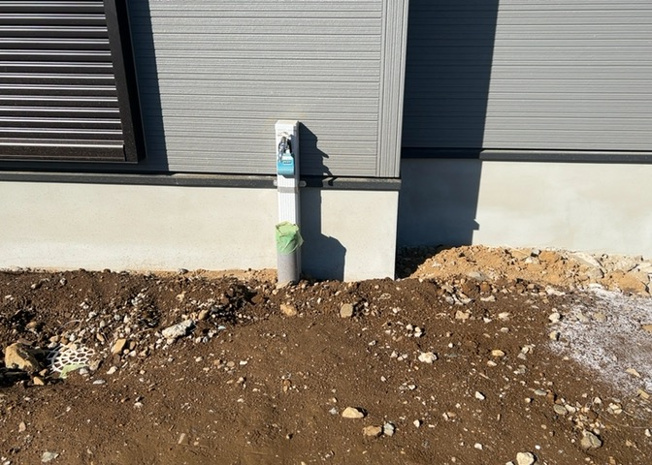 【設備】 | 敷地内には、散水栓や立水栓があります。水道水を直接利用できるため、水を運ぶ手間を省くことが出来ます。大量の水を必要とする洗車作業や清掃などに役立ちます。その他設備とあわせて、現地でご確認ください。