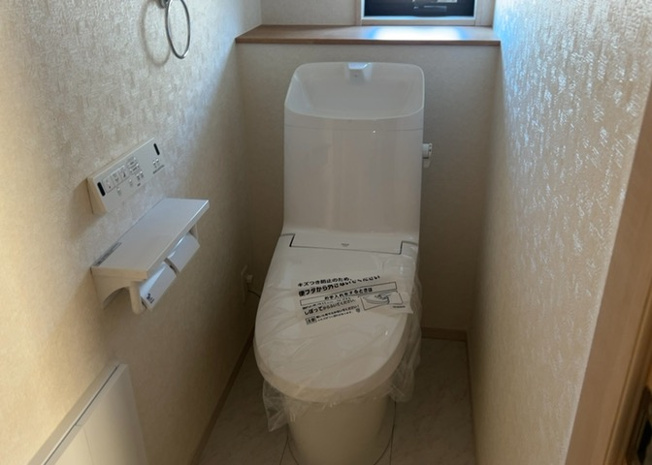 【トイレ】 | トイレは大きさや形、機能、抗菌性などが異なる多種多彩なタイプが各メーカーから出ています。それぞれに良さがあるため、事前にどういったタイプのトイレがいいのかをご家庭内で決めて、内見に行くといいでしょう。
