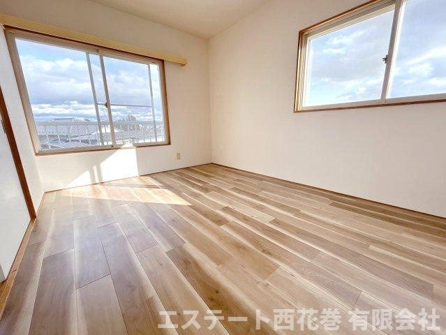 花巻市中北万丁目のアパートの洋室