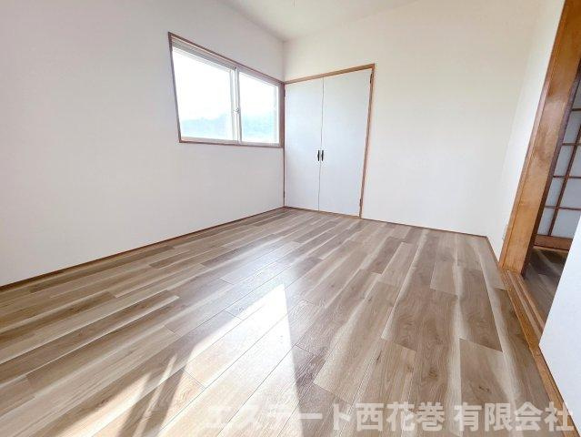 花巻市中北万丁目のアパートの洋室