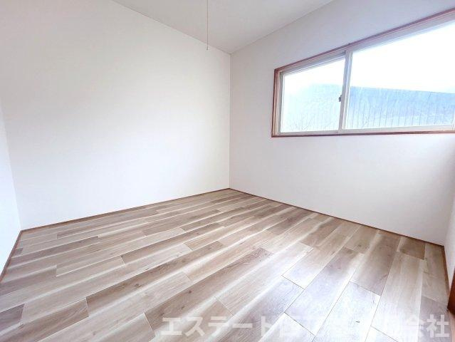 花巻市中北万丁目のアパートの洋室