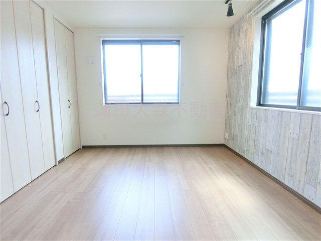 ルノン羽田の居間・リビング|南西角部屋2面採光の洋室8.1帖！