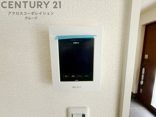 訪問者が来たときにテレビ画面で確認できるため、安心してドアを開けられます。録画機能があるものもあり、留守中に来訪者を記録しておくことができます。利便性が高く、セキュリティ面でも安心です。