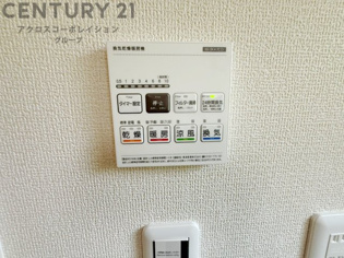 暖房機能があるため、冬場でも温かい浴室で入浴でき、乾燥機能があるため、水気を素早く取り除けます。また、換気機能があるため、湿気を素早く排出してカビや雑菌の発生を防ぐことができます。