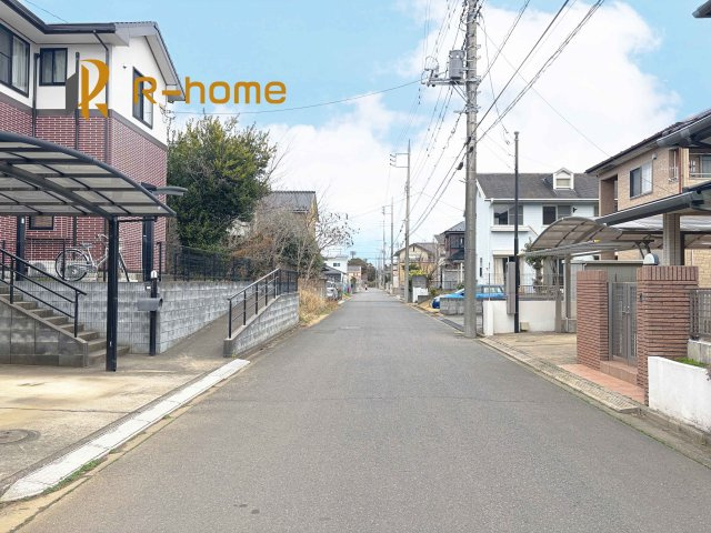 龍ケ崎市城ノ内第10　新築戸建て　1号棟の前面道路含む現地写真|周辺環境も併せて案内致します♪
閑静な住宅地で笑顔あふれる新生活！
ぜひ現地へお越しください♪