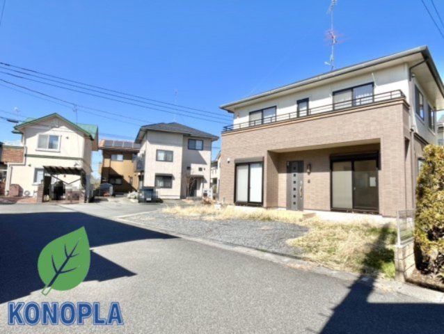 【中古戸建】足利市上渋垂町の外観|■外観｜前面道路が広く、開放的なので見渡しが良く車の安全確認もバッチリです！