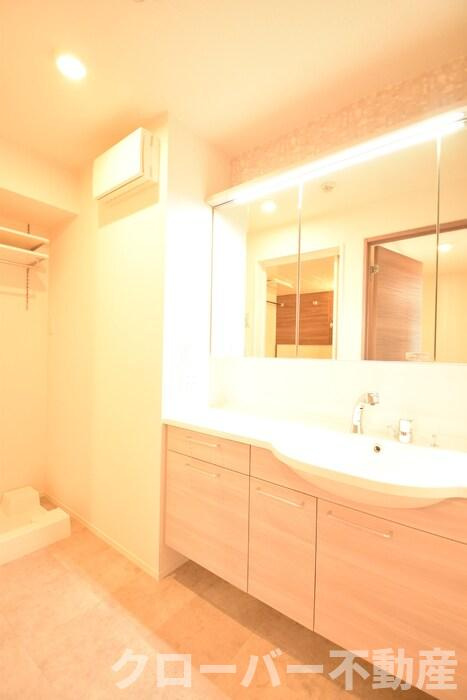 Belle sereno A棟の独立洗面台|洗髪洗面化粧台・室内洗濯機置場