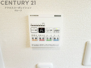 暖房機能があるため、冬場でも温かい浴室で入浴でき、乾燥機能があるため、水気を素早く取り除けます。また、換気機能があるため、湿気を素早く排出してカビや雑菌の発生を防ぐことができます。