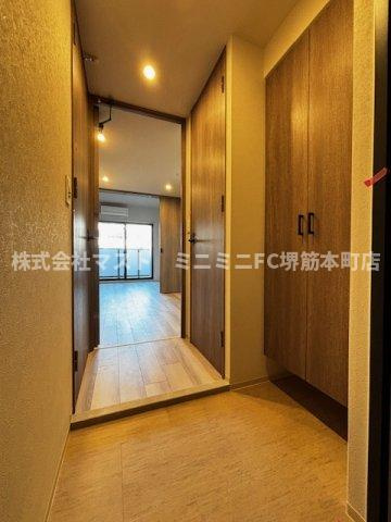 レジュールアッシュ緑橋駅前の玄関