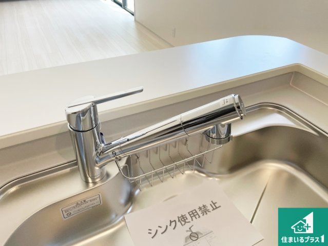 八幡市八幡双栗　第2期　新築一戸建ての設備|浄水器を内蔵！炊飯時、お茶を作る時に安心してお水を使えます！お湯と冷水、浄水と原水、シャワーの切替えもワンタッチです！