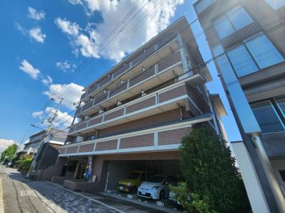 プレサンス京都二条城前の外観