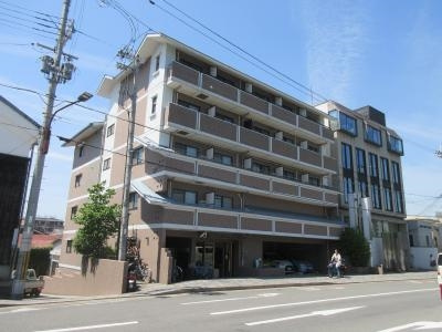 プレサンス京都二条城前の外観