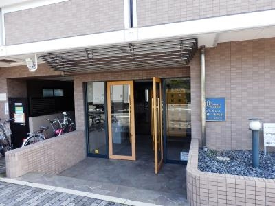 プレサンス京都二条城前のエントランス