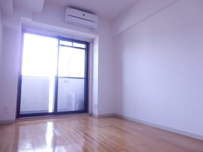 プレサンス京都二条城前の居間・リビング|洋室