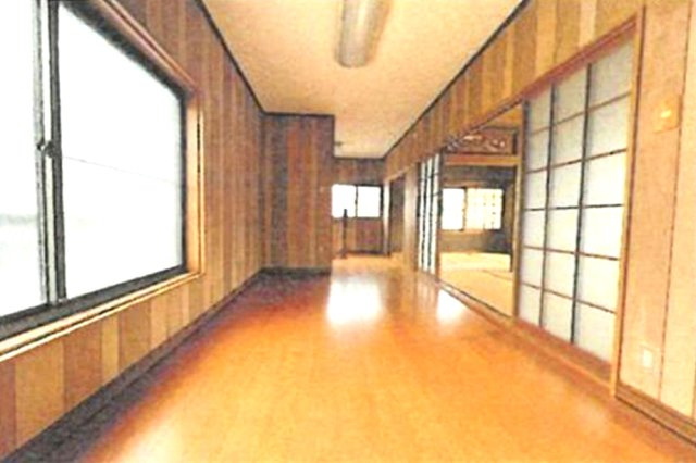 長田区丸山町3丁目の洋室|広々とした　洋室・和室に繋がる2階ホール
光が沢山取り込める大きな窓。2面採光なので、日差しを長時間受ける事が出来る暖かいお部屋です。
